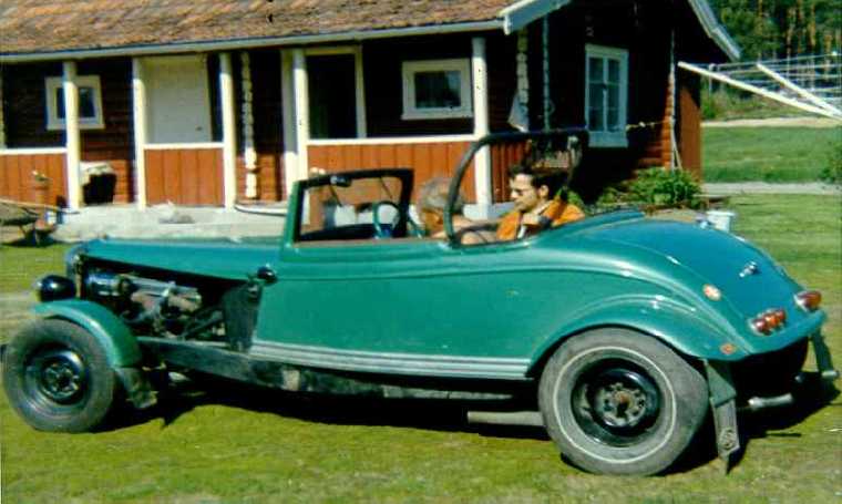 36Ford 
				with 34 Ford Roadster body and Chevy 283